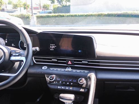 Used 2024 Hyundai Elantra SEL FWD image 17