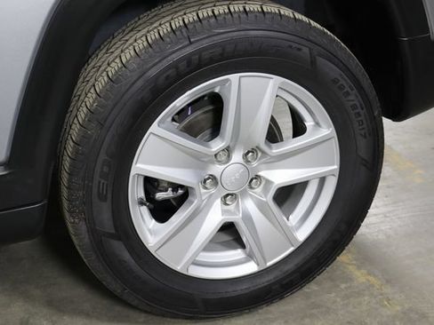 Used 2022 Jeep Compass Latitude AWD/4WD image 41