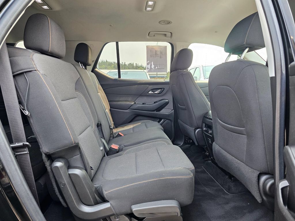 Used 2020 Chevrolet Traverse LS FWD image 12