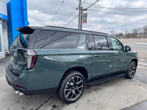 New 2026 Chevrolet Suburban RST image 9