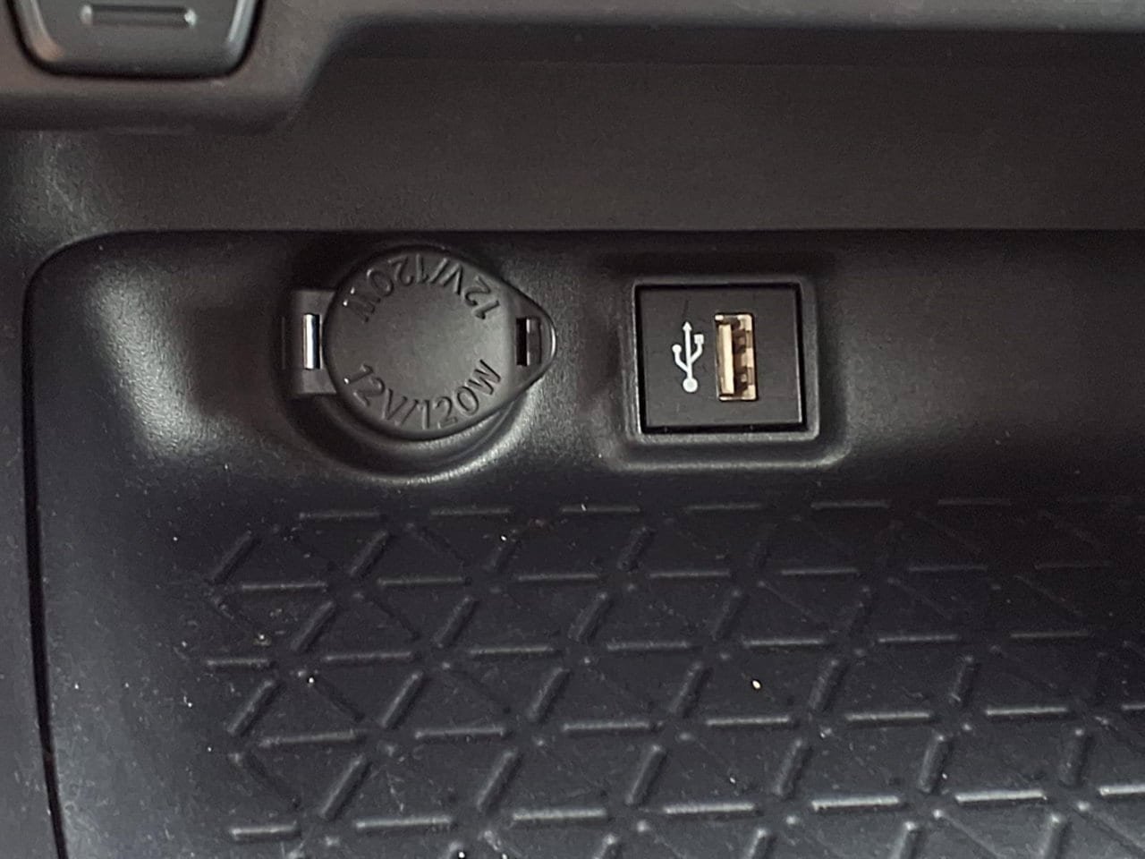 Used 2025 Toyota RAV4 XLE AWD/4WD image 18