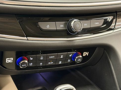 Used 2020 Buick Enclave Premium AWD/4WD image 18