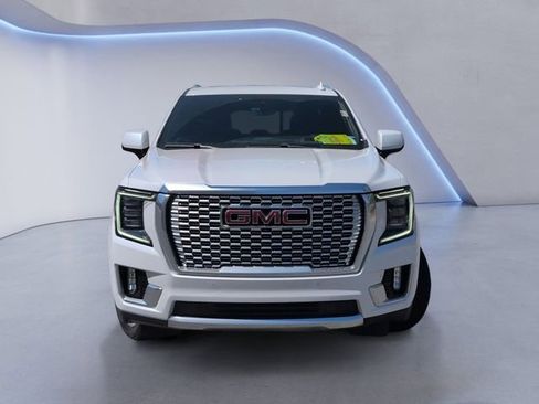 Used 2021 GMC Yukon Denali w/ Denali Premium Package image 12