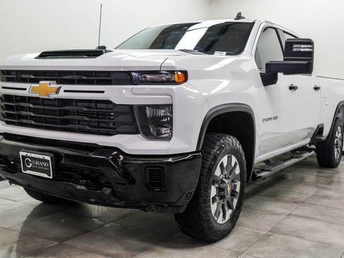 Used 2024 Chevrolet Silverado 2500 Custom w/ Custom Value Package AWD/4WD image 7