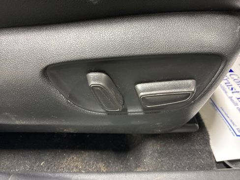 Used 2022 Toyota Highlander XSE AWD/4WD image 32