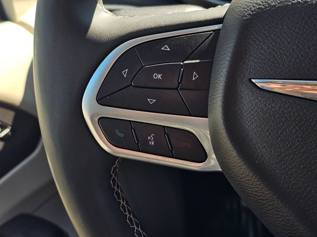 Used 2024 Chrysler Pacifica Touring-L FWD image 29