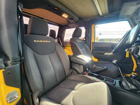 Used 2015 Jeep Wrangler Sahara w/ Connectivity Group image 33