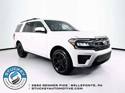 Used 2022 Ford Expedition Limited image 1