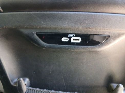 Used 2023 Chrysler Pacifica Touring-L image 19