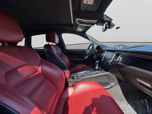 Used 2018 Porsche Macan GTS AWD/4WD image 18