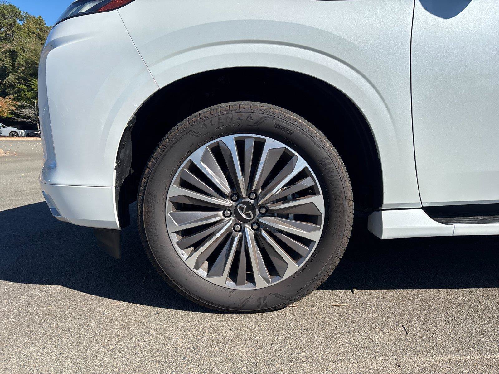 Used 2025 INFINITI QX80 Luxe AWD/4WD image 10
