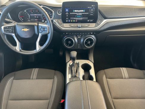 Used 2025 Chevrolet Blazer LT FWD image 13