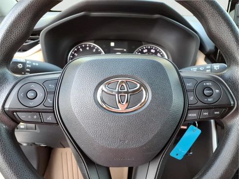 Used 2022 Toyota RAV4 LE FWD image 10