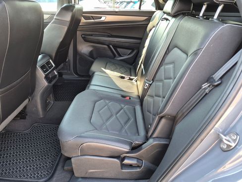 Used 2024 Volkswagen Atlas Cross Sport SE FWD image 30