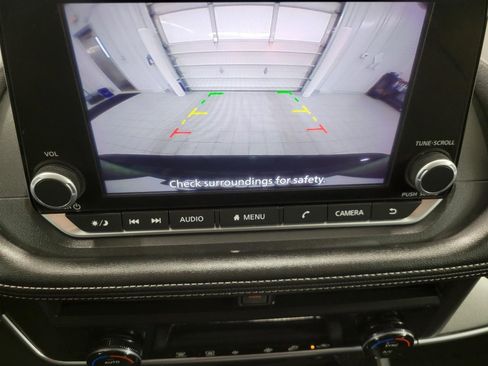 Used 2025 Nissan Rogue SV image 14