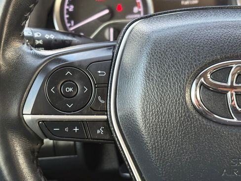 Used 2024 Toyota Camry XLE FWD image 17
