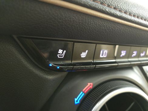 Used 2020 Chevrolet Blazer Premier image 25