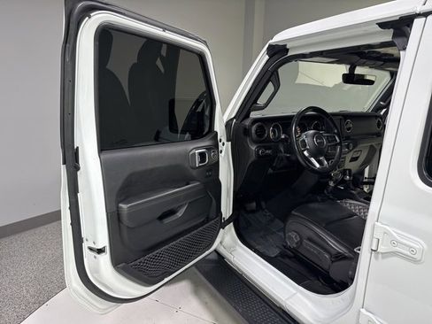 Used 2021 Jeep Gladiator Overland image 5