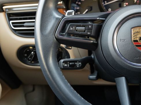 Certified 2023 Porsche Macan image 15
