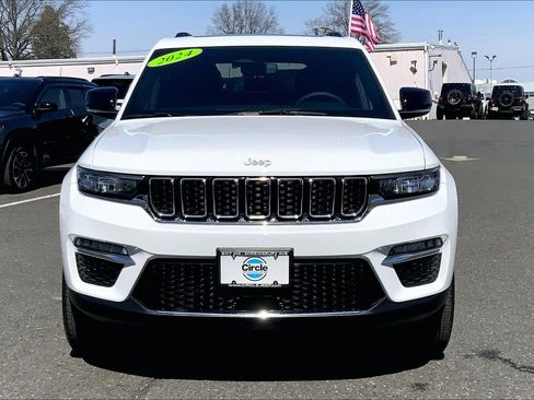 Used 2024 Jeep Grand Cherokee Limited image 3