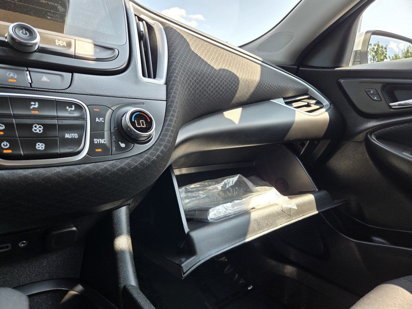 Used 2025 Chevrolet Malibu LT FWD image 13