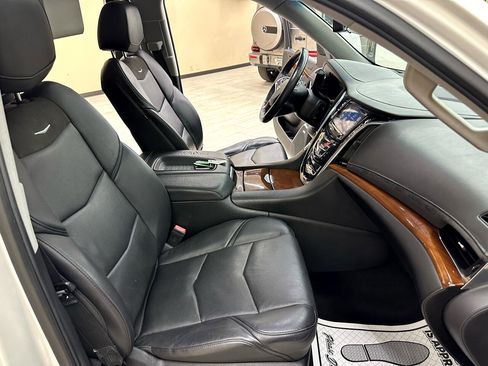 Used 2018 Cadillac Escalade Premium Luxury image 50