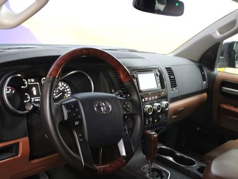 Used 2018 Toyota Sequoia Platinum AWD/4WD image 14