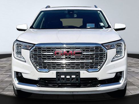 Used 2023 GMC Terrain Denali w/ Denali Premium Package image 3