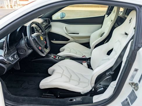 Used 2012 Ferrari 458 Italia Coupe RWD image 11
