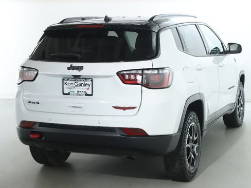 Used 2025 Jeep Compass Trailhawk AWD/4WD image 47