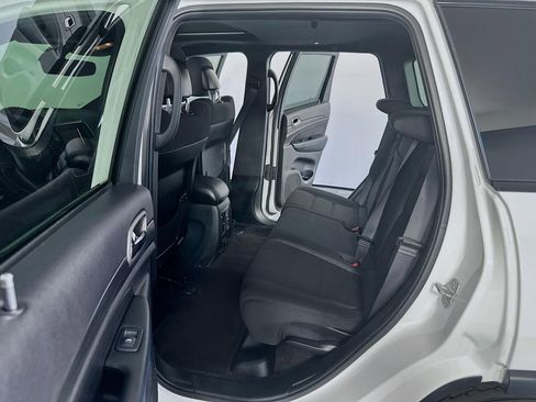 Used 2019 Jeep Grand Cherokee Laredo image 32