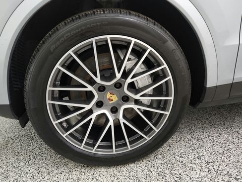 Used 2023 Porsche Cayenne Coupe AWD/4WD image 31