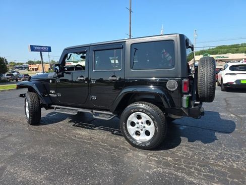 Used 2016 Jeep Wrangler Unlimited Sahara w/ Dual Top Group AWD/4WD image 4