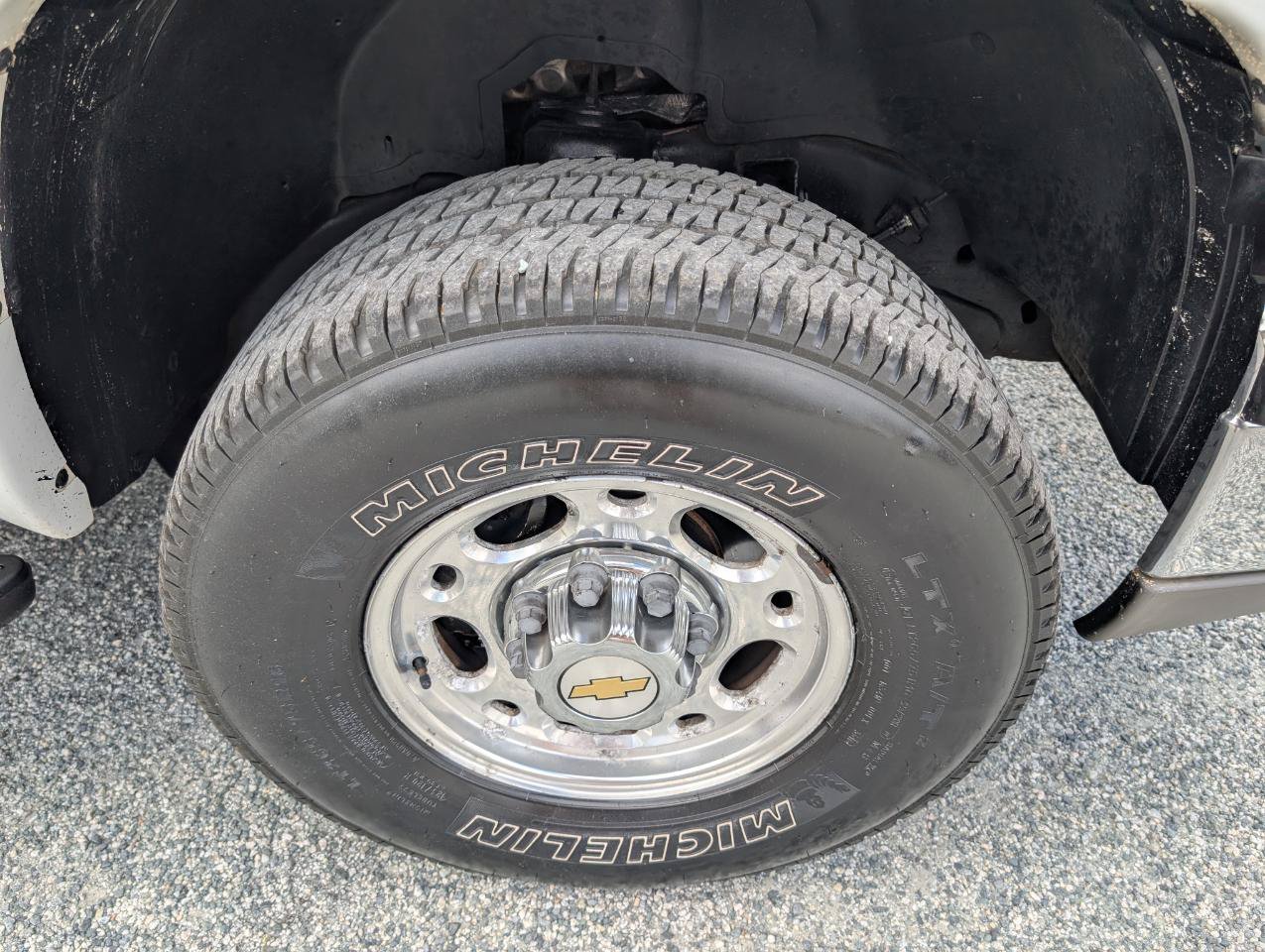 Used 2004 Chevrolet Silverado 2500 LS w/ Skid Plate Package AWD/4WD image 4