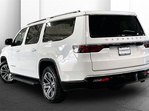 Used 2024 Jeep Wagoneer L Series II w/ Flexible Seating Group image 10