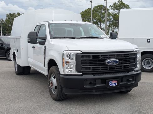 New 2024 Ford F350 XL image 3