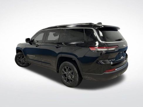 Used 2022 Jeep Grand Cherokee L Limited image 3