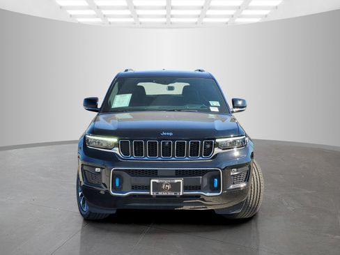 Used 2023 Jeep Grand Cherokee Overland w/ Advanced Protech Group III AWD/4WD image 2