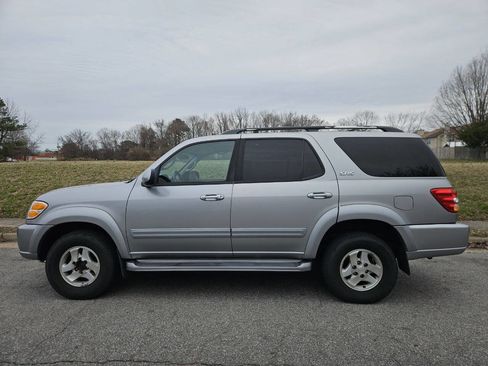Used 2003 Toyota Sequoia SR5 image 1
