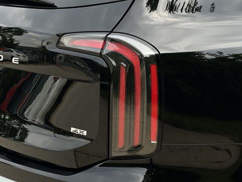 Used 2024 Kia Telluride EX w/ EX Captain's Chair Package AWD/4WD image 14