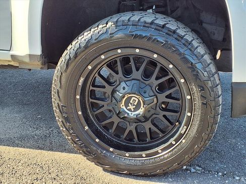 Used 2017 GMC Canyon 2WD Crew Cab w/ Convenience Package image 9