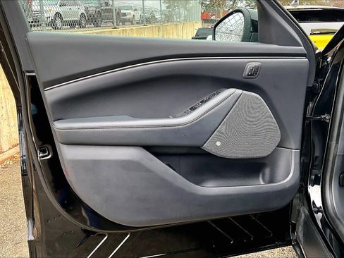 Used 2025 Ford Mustang Mach-E Premium image 21
