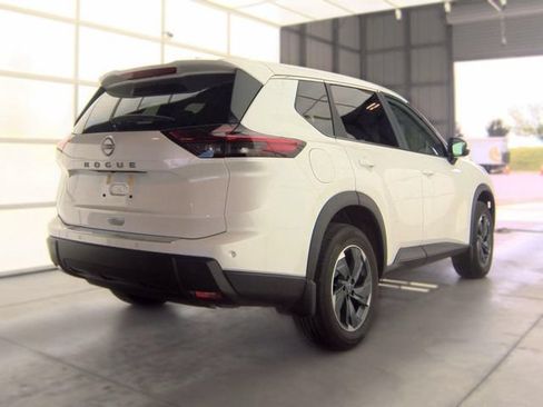 Used 2026 Nissan Rogue SV FWD image 2