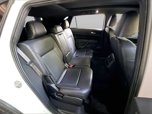 Used 2020 Volkswagen Atlas Cross Sport SE w/ Panoramic Sunroof Package FWD image 20