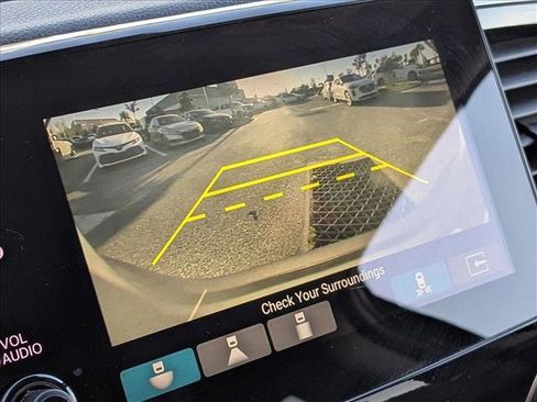 Used 2021 Honda Pilot Touring image 11