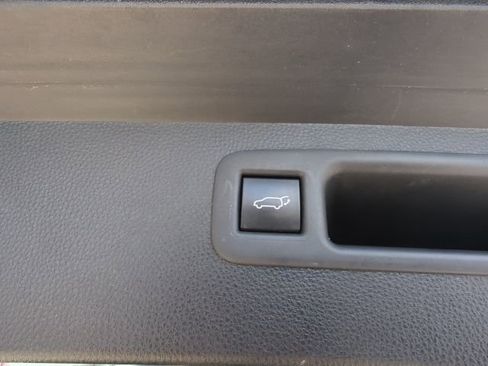 Used 2021 Toyota Highlander XLE AWD/4WD image 38