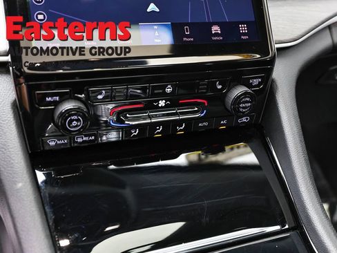 Used 2023 Jeep Grand Cherokee L Limited AWD/4WD image 21