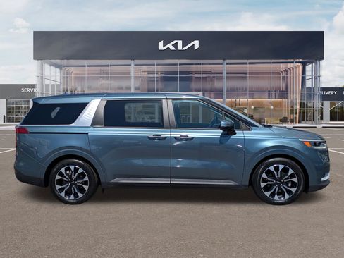 Certified 2023 Kia Carnival EX FWD image 3