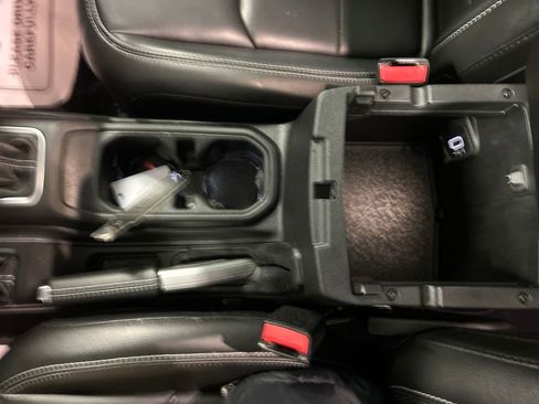 Used 2022 Jeep Wrangler Unlimited Sahara w/ Cold Weather Group image 21