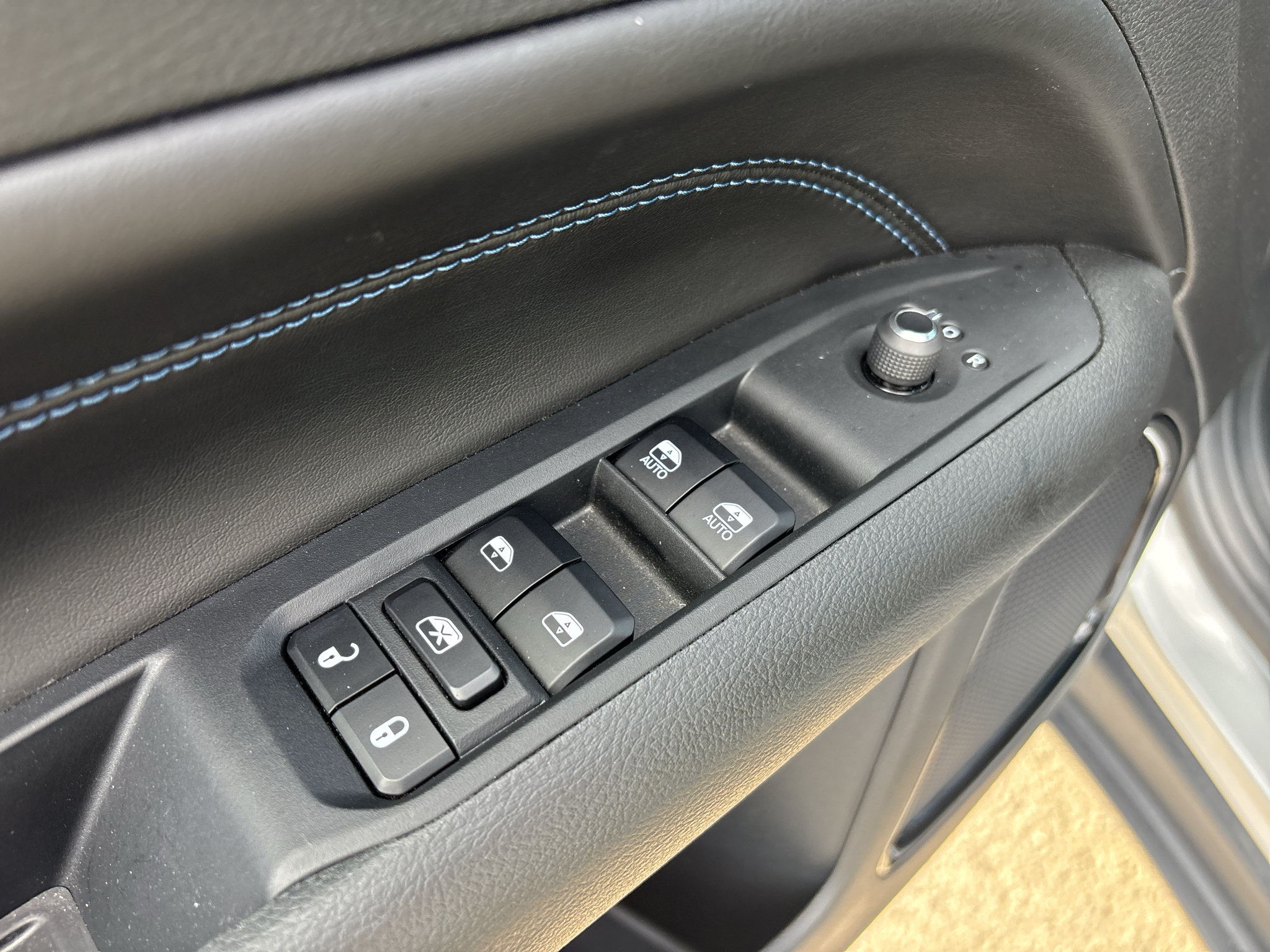 Used 2026 Jeep Compass Latitude AWD/4WD image 15